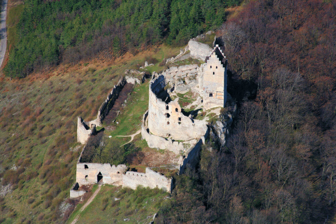 Letecký pohľad na Topoľčiansky hrad