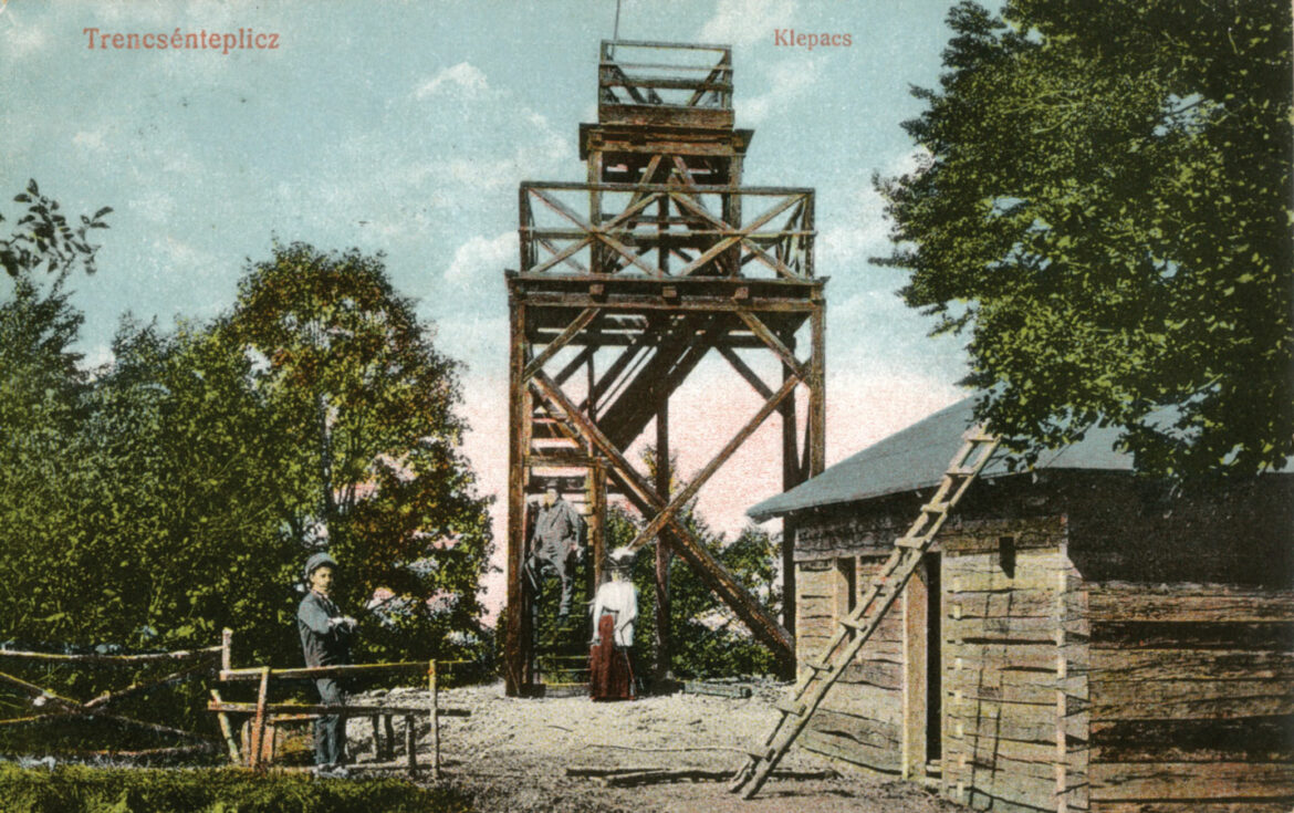 Rozhľadňa na Klepáči pri Trenčianskych Tepliciach okolo roku 1917
