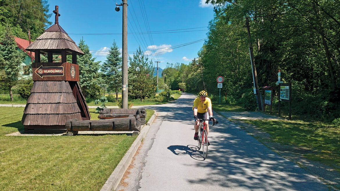 Na križovatke s trasou do Vlkolínca
